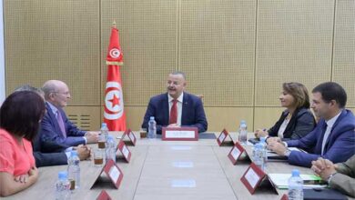 Photo de Tunisie : Mrabet s’entretient avec le président du conseil d’administration de Merck et le PDG de Pierre Fabre