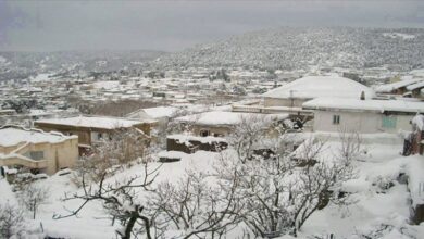 Photo de Chute de neige: Suspension des cours dans les établissements scolaires d’Ain Draham et Aïn Soltane