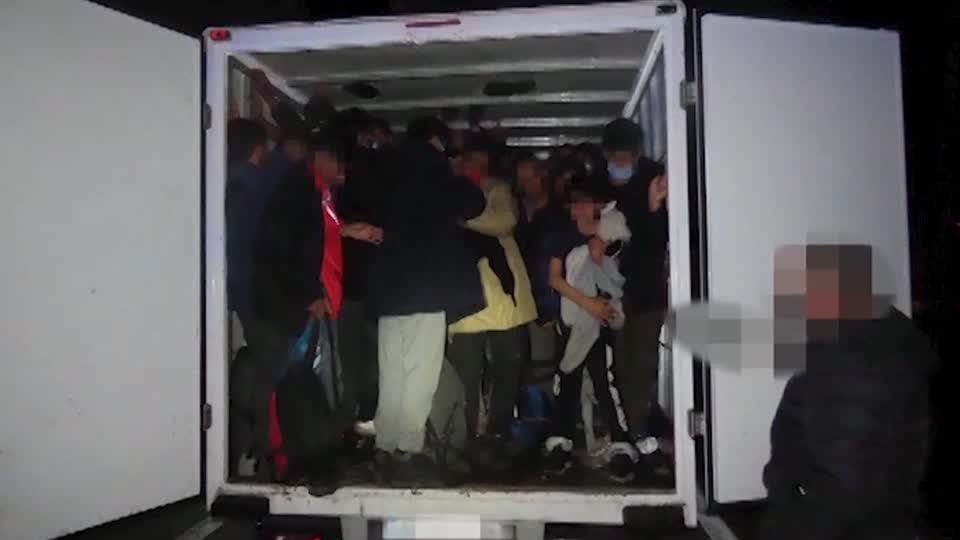 18 migrants retrouvés morts dans un camion