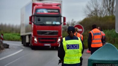 Photo de France : quatre passeurs devant la justice pour avoir fait passer une centaine de migrants en Angleterre à l’arrière de camions