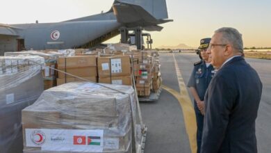 Photo de La Tunisie dépêche un avion militaire d’aides alimentaires au peuple palestinien