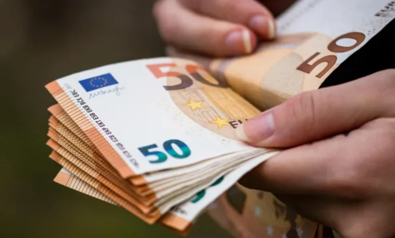 L’Union européenne prépare pour 2026 une directive qui pourrait bouleverser les transferts d’argent des Marocains résidant à l’étranger (MRE) vers le Maroc.