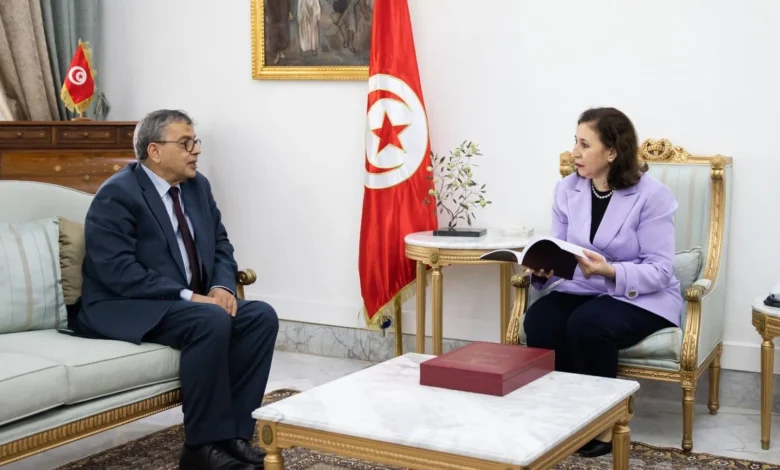 La cheffe du gouvernement tunisien, Sarra Zaafrani Zenzri, a rencontré le 27 août le gouverneur de la Banque centrale, Fathi Zouhair Nouri, au palais du gouvernement à la Kasbah.