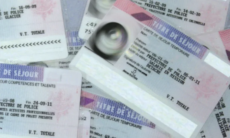 Les Marocains restent la première communauté du Maghreb à obtenir des cartes de séjour en France.