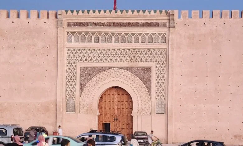 Chaque été, des millions de Marocains Résidant à l’Étranger (MRE) reviennent au pays. Pourtant, leur impact économique est de moins en moins visible.