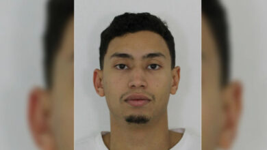 Sami Bekal Bounouare, alias Pacho, est un Espagnol d’origine marocaine de 27 ans. Né à Palma en 1997, il a grandi à Rotterdam après avoir rejoint les Pays-Bas avec sa famille à 13 ans. Aujourd’hui, il fait partie des criminels les plus recherchés d’Europe.