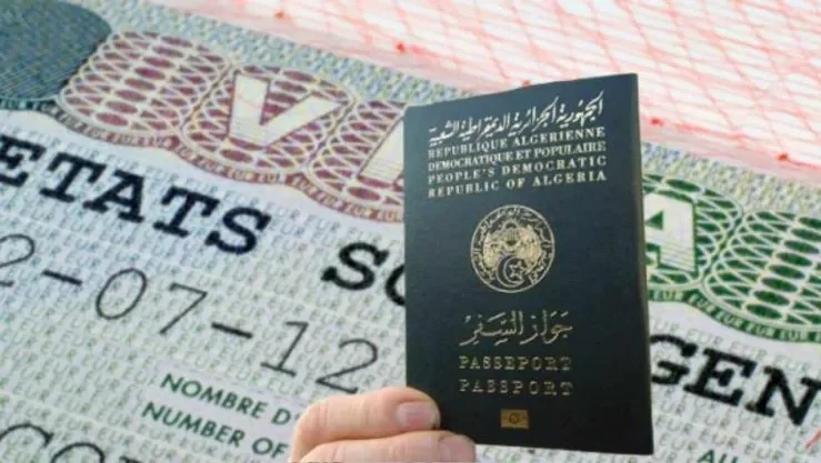 L’Union européenne a annoncé, ce lundi 4 août 2025, une nouvelle mesure concernant les demandes de visa Schengen pour les citoyens algériens.
