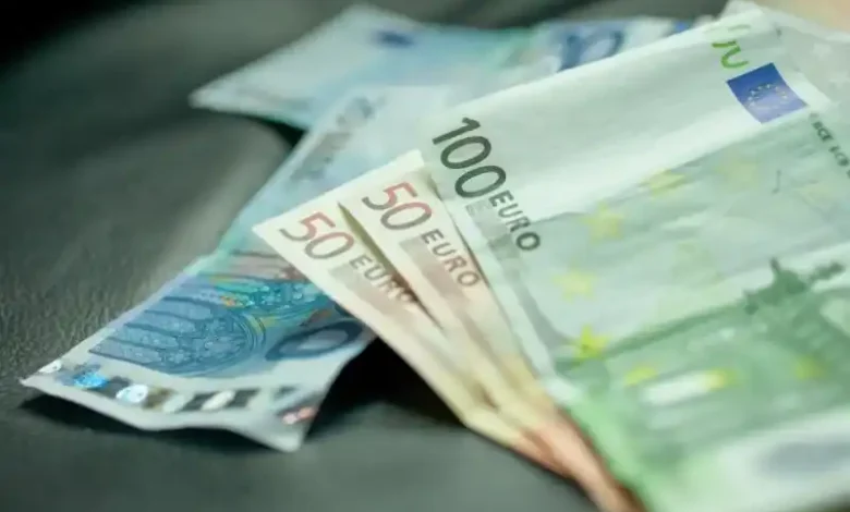Les banques marocaines font face à un afflux record de devises étrangères, principalement des euros. Cette situation découle des transferts des Marocains résidant à l’étranger (MRE)
