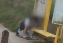 Belgique un chauffeur de bus suspendu pour avoir prié à côté de son véhicule