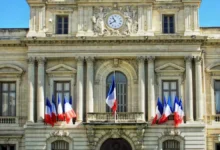 Titre de séjour : après 24 ans en France, une Algérienne perd tout à cause des délais préfectoraux