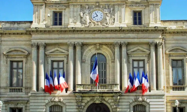 Titre de séjour : après 24 ans en France, une Algérienne perd tout à cause des délais préfectoraux