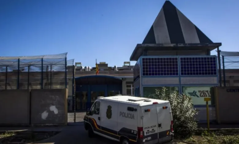 Détenu à Barcelone, un ex-militaire marocain fait grève de la faim pour bloquer son expulsion. Il affirme risquer des représailles au Maroc.