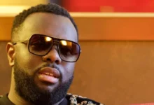 Gims placé en garde à vue prolongée en France dans une enquête pour blanchiment liée à un projet immobilier de luxe près de Marrakech.