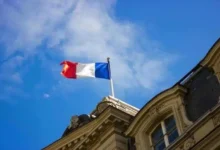 Titres de séjour et OQTF Laurent Nuñez change-t-il vraiment de cap