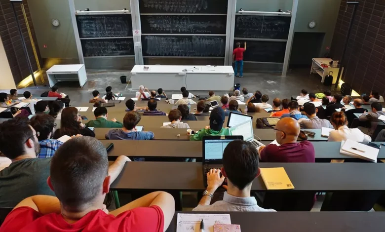 Frais universitaires en France des étudiants algériens craignent de devoir abandonner leurs études