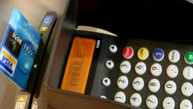 Carte bancaire au Maroc : ces frais cachés qui plombent le budget des MRE