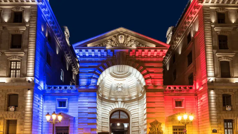 Titre de séjour le silence de la préfecture lui coûte 1 000 euros