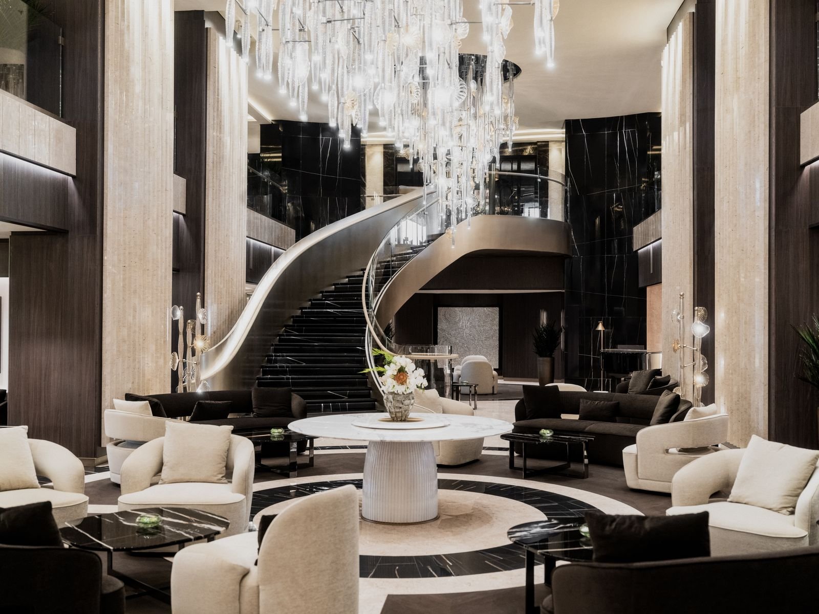 Lobby et grand escalier d’EXPLORA III