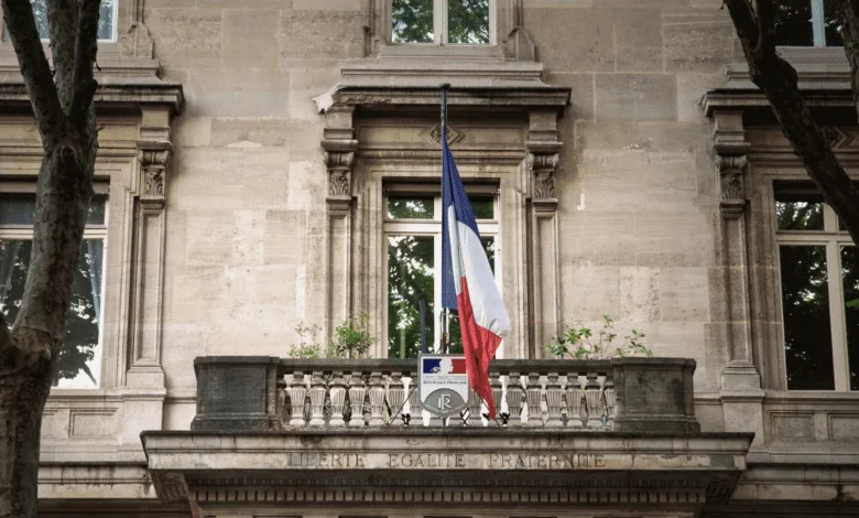 Titres de séjour plus de 200 élus demandent au préfet des Hauts-de-Seine de débloquer les dossiers