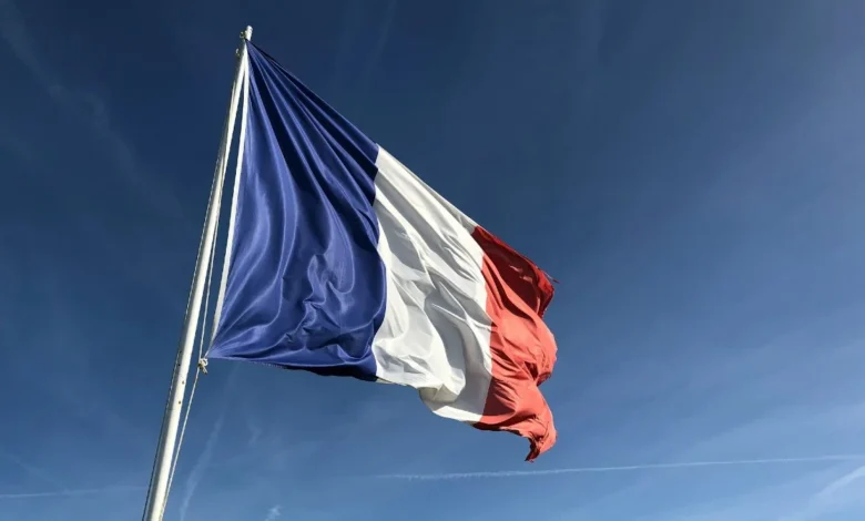 Titres de séjour la France réduit le délai à 90 jours, mais le silence vaut refus